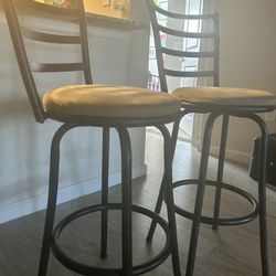 2 Bar Stool Chairs 