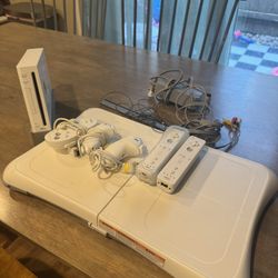 Nintendo Wii Console + Guitar Hero 