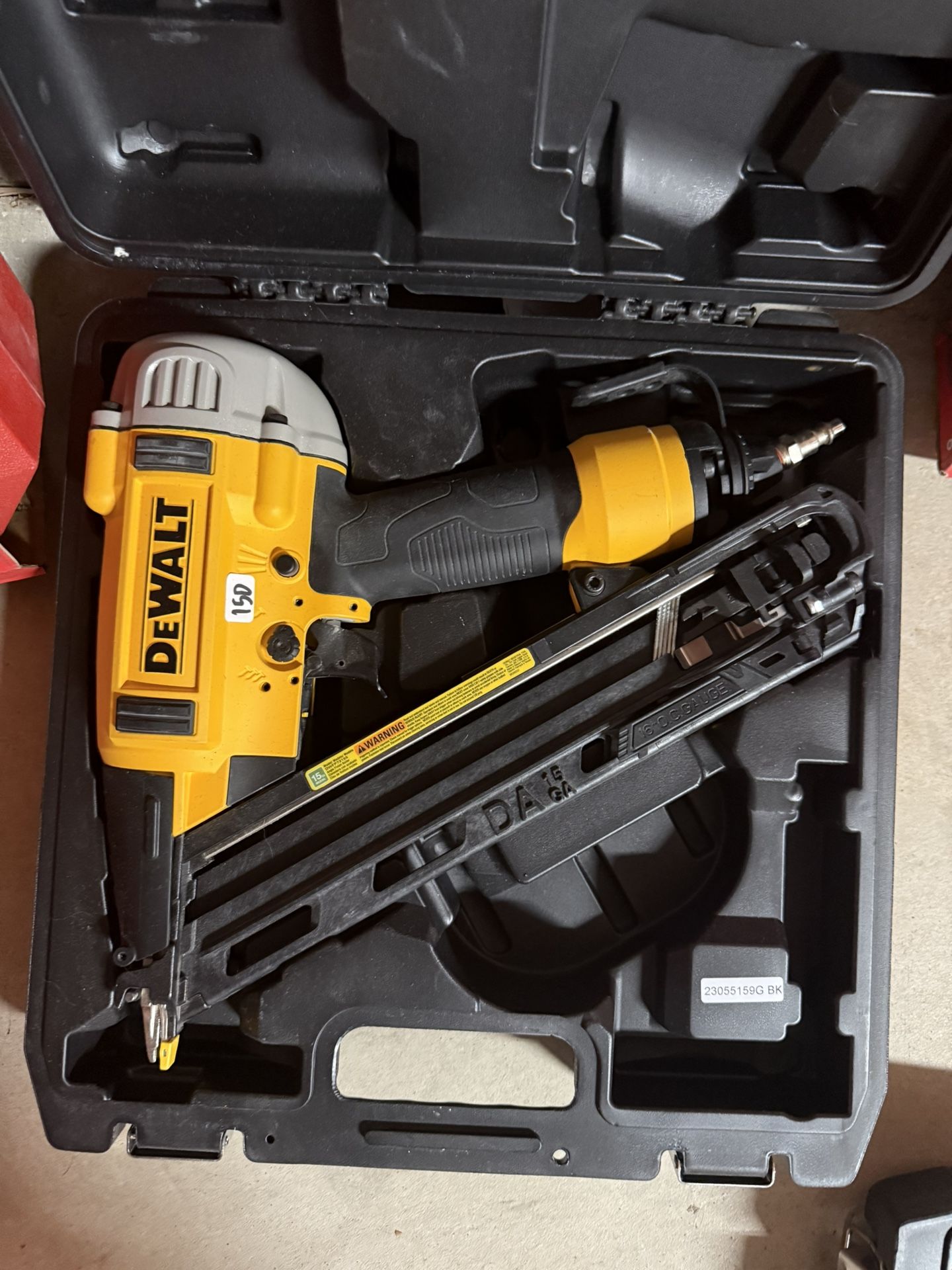 Dewalt 15 Ga Angled Nail Air Gun Brand New