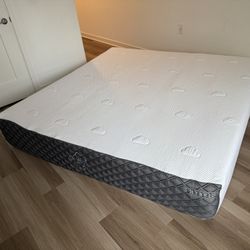 Puffy Hybrid Mattress – King Size (Excellent Condition)