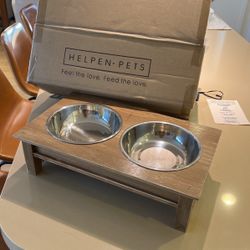 Elevated Dog Feeder