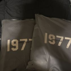 essentials Sweater  1977