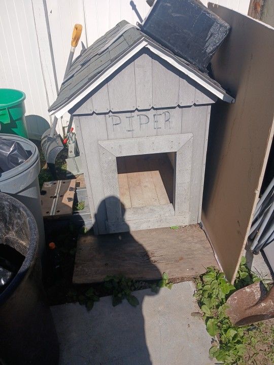 Large Dog House Real Roof Very Good  Conditions 