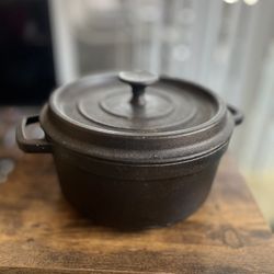 Cast iron pot