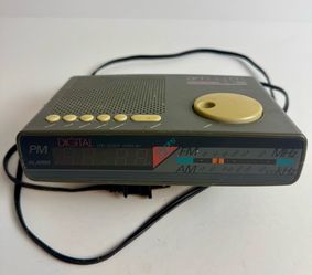 Soundesign Morning Call - Alarm Clock Radio - Vintage Retro 80s 90s 3622GRY