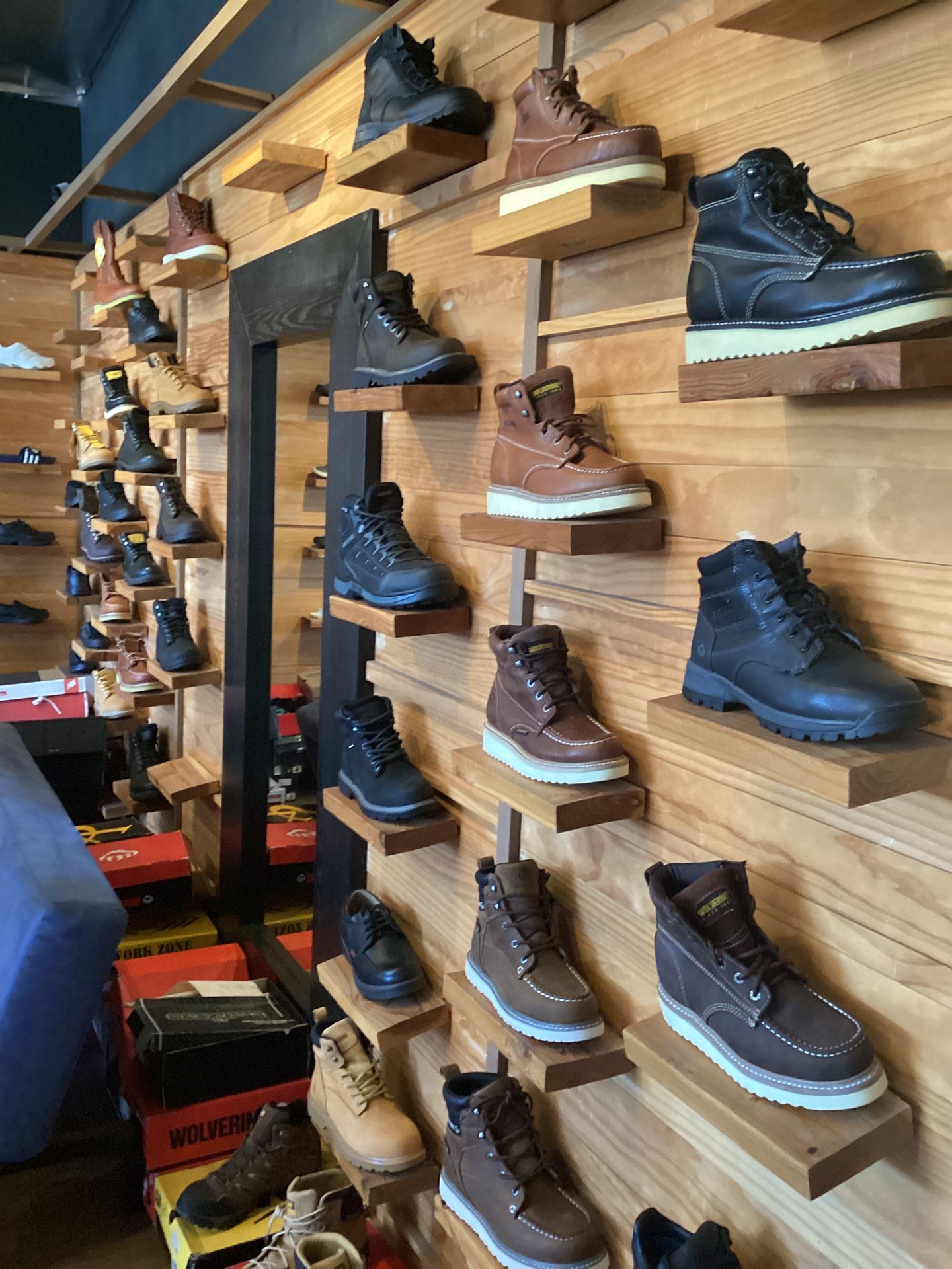 Wolverine Vans Converse Nike Sv, Adidas Uggs Impala Rollerskates Reebok Store Closing Everything Must Go 50-70% Off
