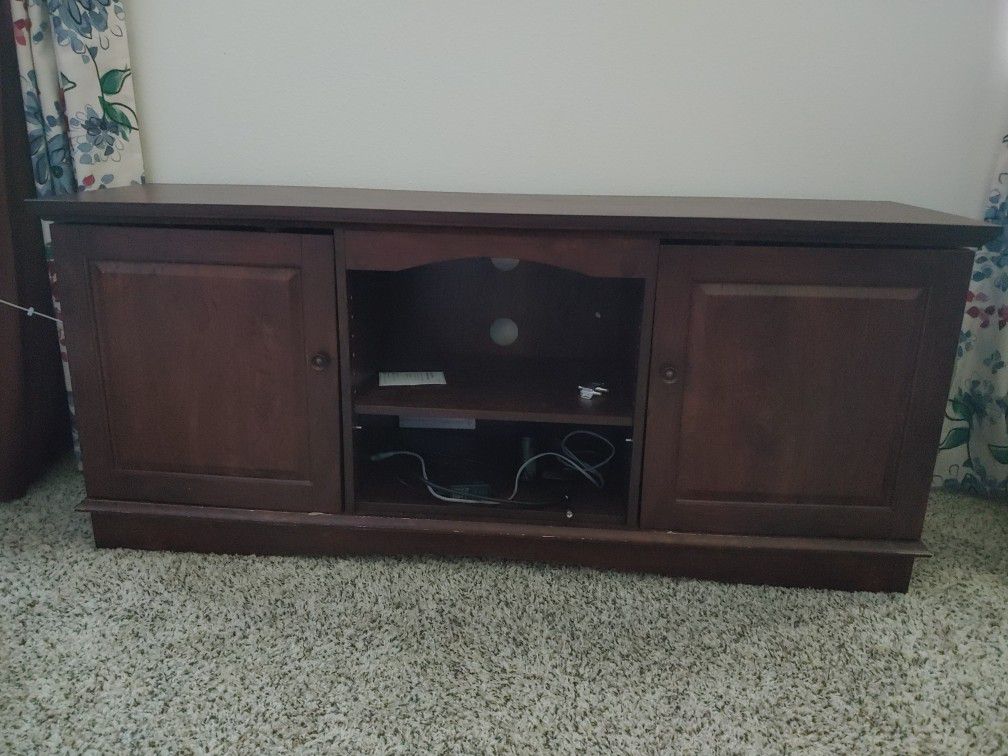 TV table (fits upto 85 inch TV)