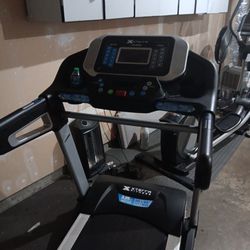 600$ Brand New Top Of The Line Treadmill 