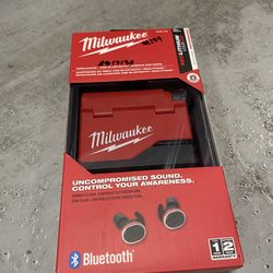 Milwaukee REDLITHIUM USB Bluetooth Jobsite Ear Buds