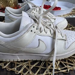 USED GOOD CONDITION NIKE  SIZE M7 W8