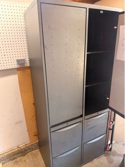 Cabinet with drawers