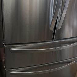 LG refrigerator in good condition 