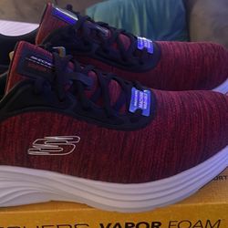 Men’s Skechers 9.5