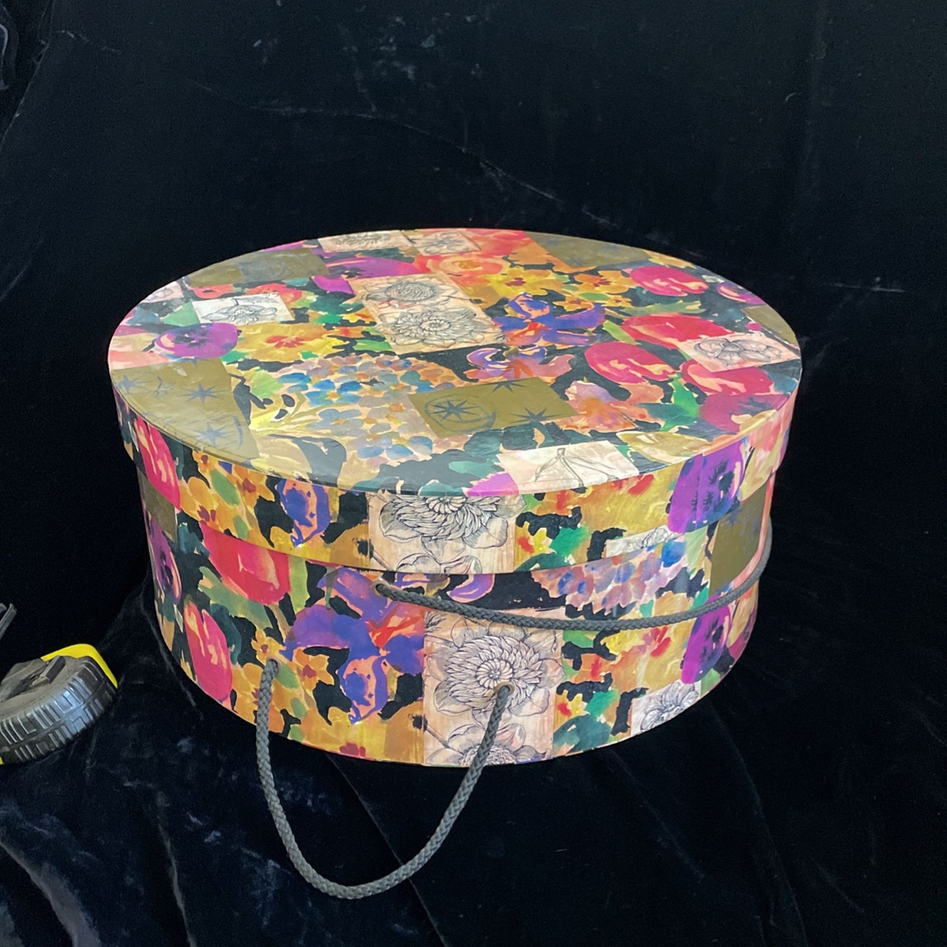 Vintage Hat Box In Very Good Condition