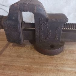 Bench Vise 