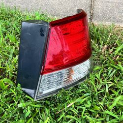2014 Subaru Lagacy Rear Tail Light Pasenger 