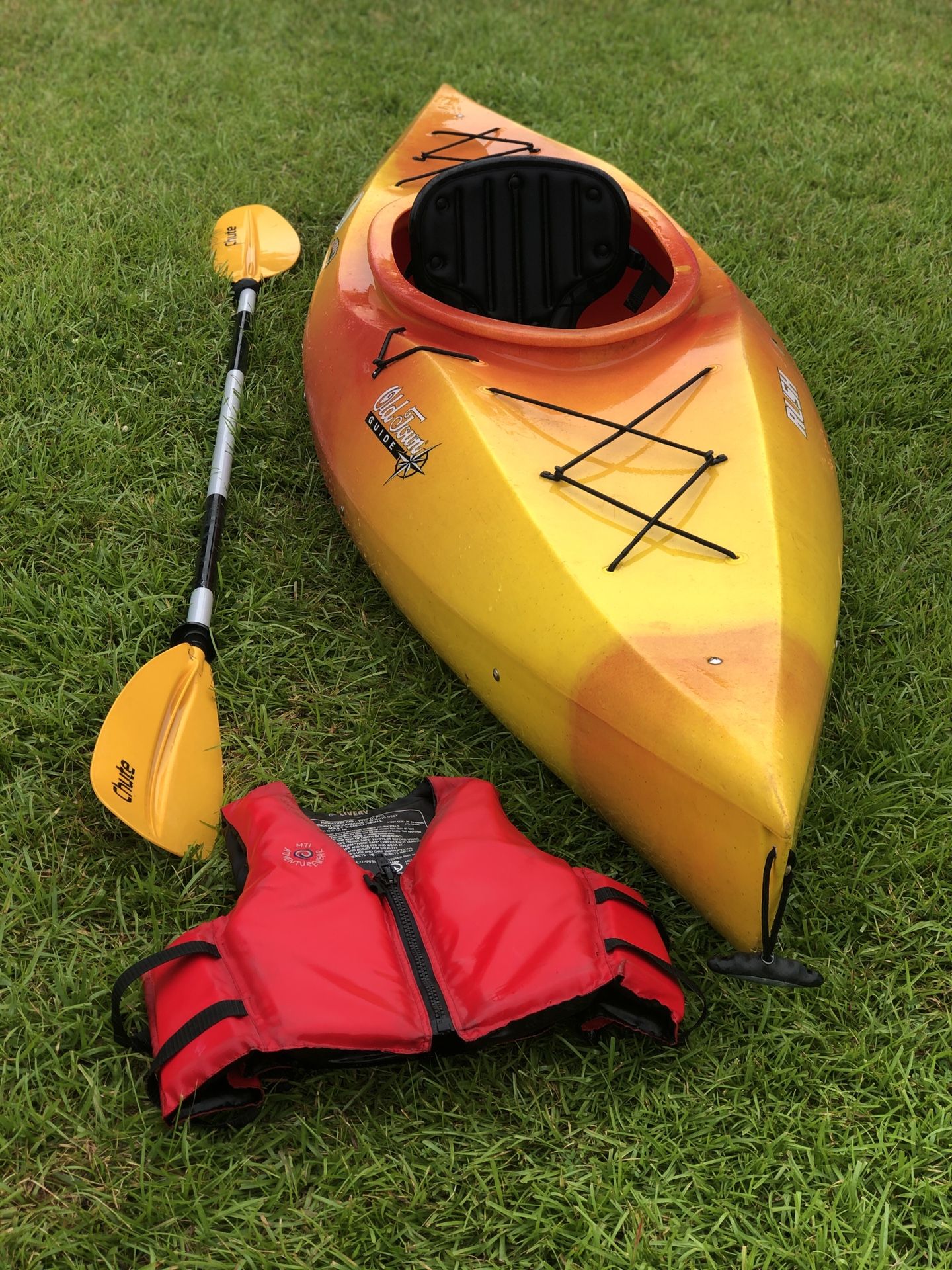9.5’ Old Town Guide Rush Sit-in Kayak + paddle + PFD