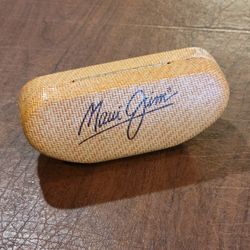 Maui Jim Basket Weave Clamshell Sunglasses Hard Case. Pre-owned, good 
shape, please see photos for details. Would fit medium to large size glasses
