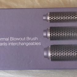 New In Box Blowout Heated Hair Tool / Brush With Interchangable Head Sizes