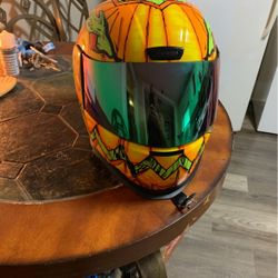 Motorcycle helmet