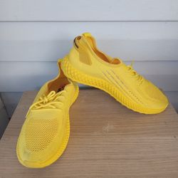 Running shoes size 10 for women