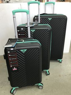3 pice hard case luggage set includes large size 30"x20"x12, medium size 26"x18"x11 and Carry-on size 20"x14"10. Has 8 spinner wheels for 360 degrees