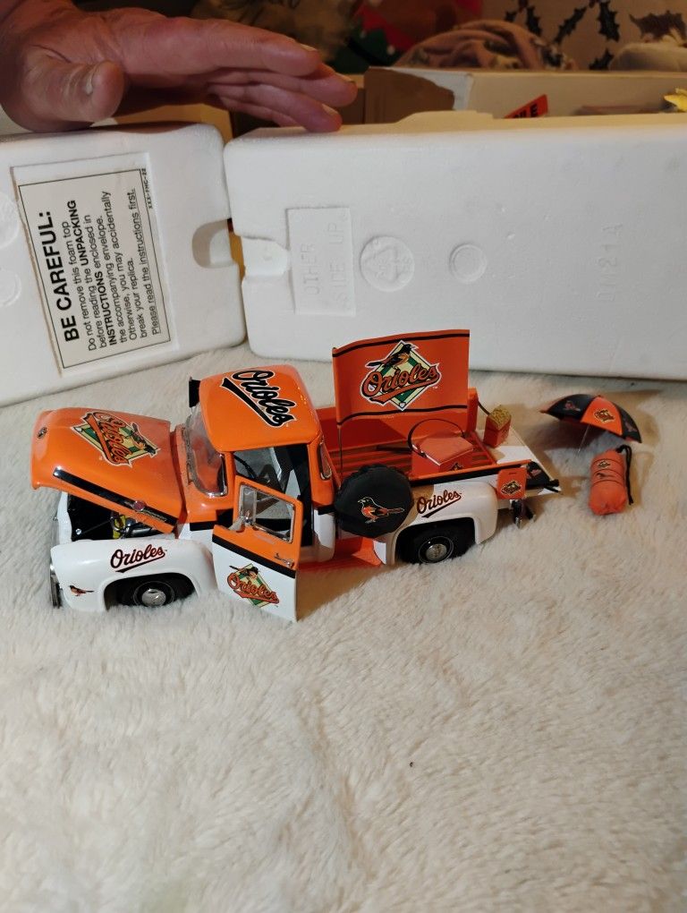 Baltimore Orioles Truck With Tailgate Accessories 