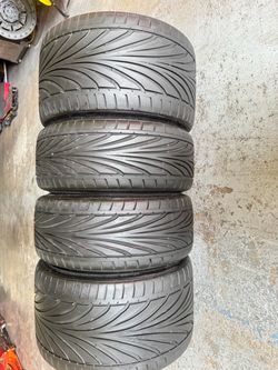 Set of 4 tires staggered 235/35/19 and 315/25/19 Toyo Proxes T1R with 90-95% Left good deal cheap
