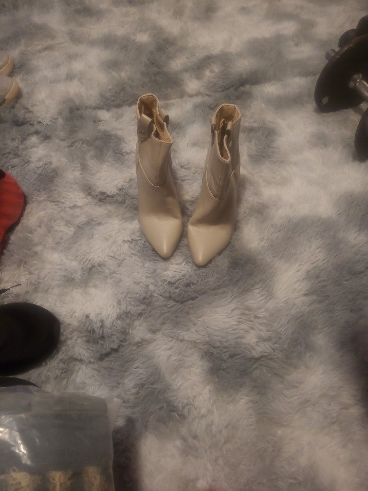 Size 8 Women. Ream Wedge Boots