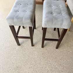 Set of 2 grey bar stools