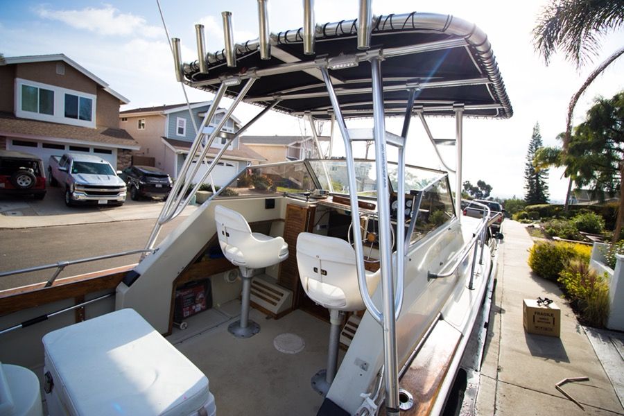 1980 Boston Whaler Revenge 22’ Fishing Boat w/ trailer