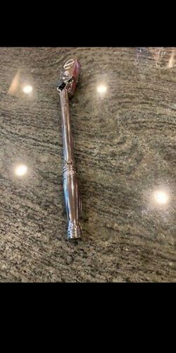 Brand New Snap on off set ratchet