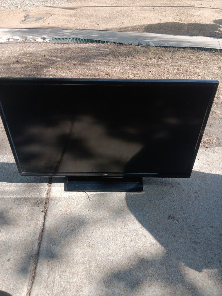 !! Television LG 32 In No Remote HDMI