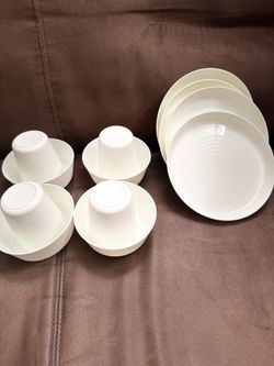 IKEA NEW WHITE 12 pc  Kids Toddler Plastic Dinnerware Set - Plates, Bowls, and Cups