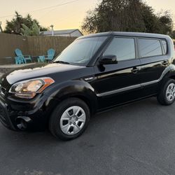 KIA SOUL (50k MILES)(PASSED SMOG)(1 OWNER)