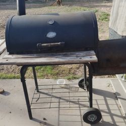 BBQ Smoker  (Only Until 1/15/2026)