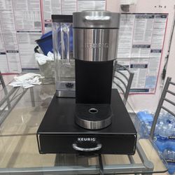 Keurig K920 Coffee Maker With Extra Pods And Shelf