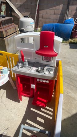 Little Tikes grow with me kitchen