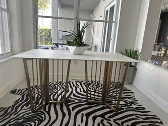 Modern Dining Table – Gold Bases & Sintered Stone Top Elegant, sturdy, like new.