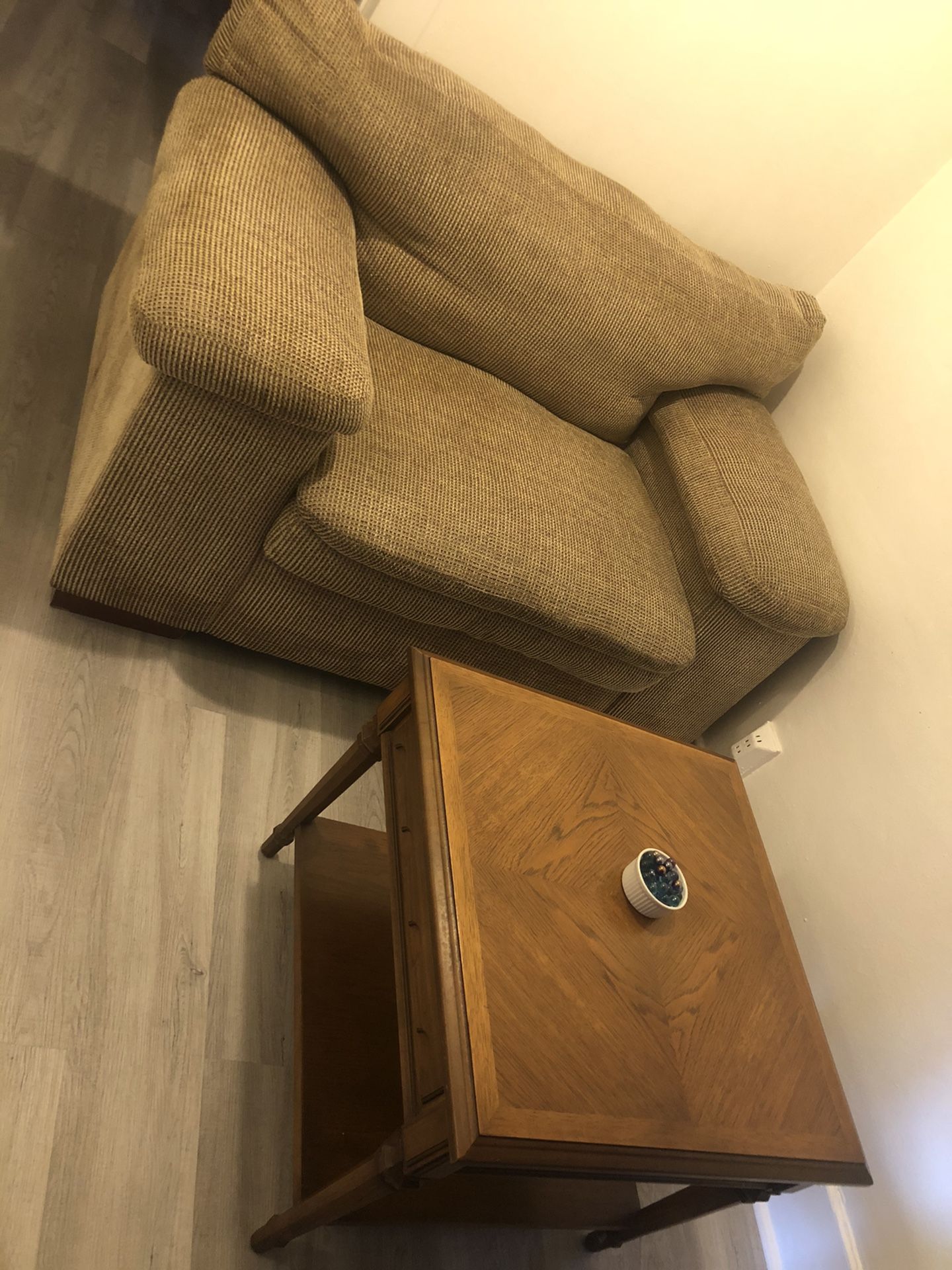 Free chair couch. Super clean and comfortable zip 33137