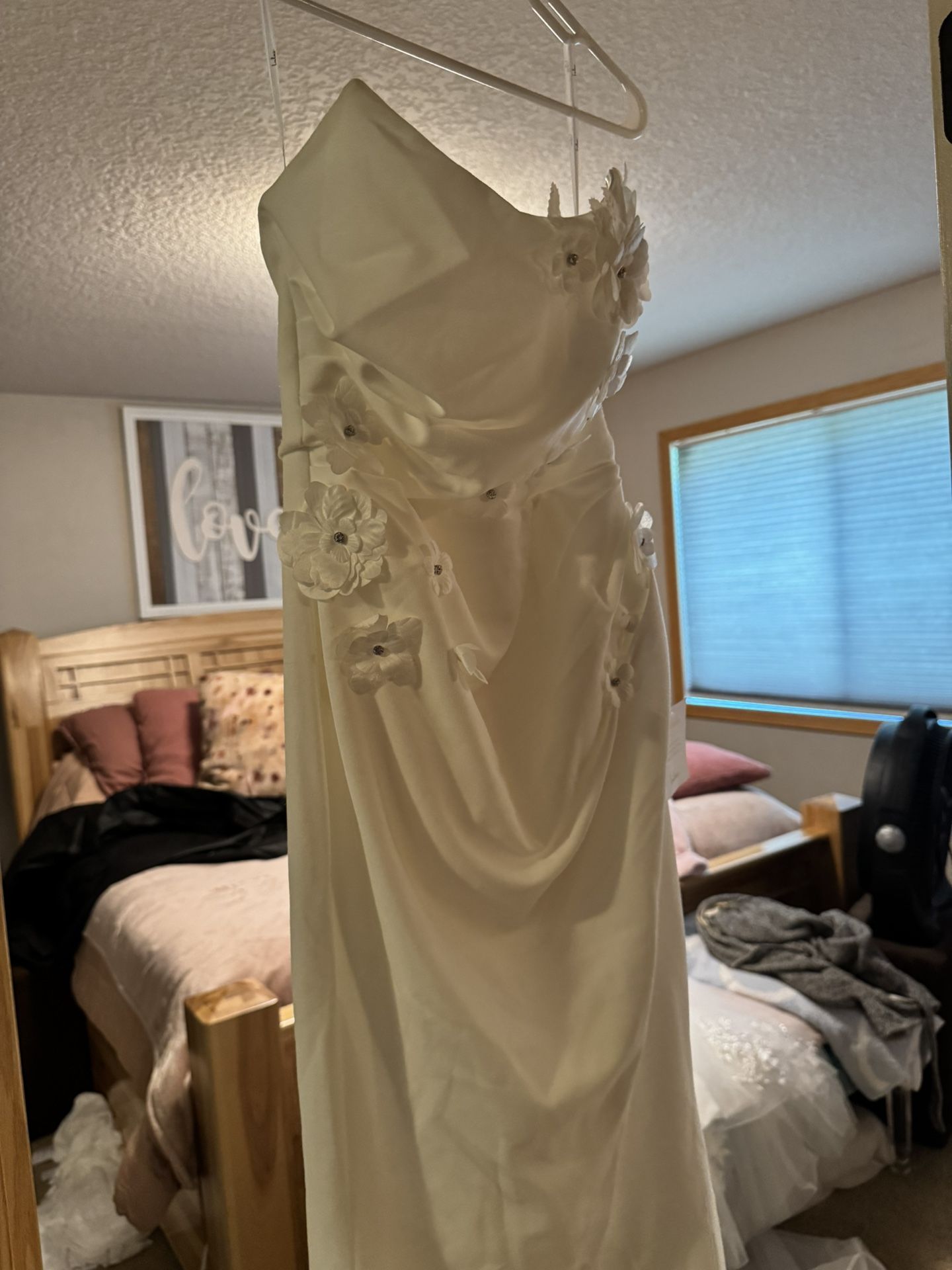 White Dress With Flower Appliqués 