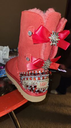 Red official Ugg boots ...100 plain 150 for design s get them why they 🔥 hot they selling out fast....adults..8,9 and 10s only