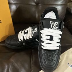 Louis vuitton Black/White Trainers(Size 8.5) 