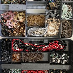 Lot 35 + Costume Unsigned Jewelry Gold/Silver Glass Beads Necklaces/Sets