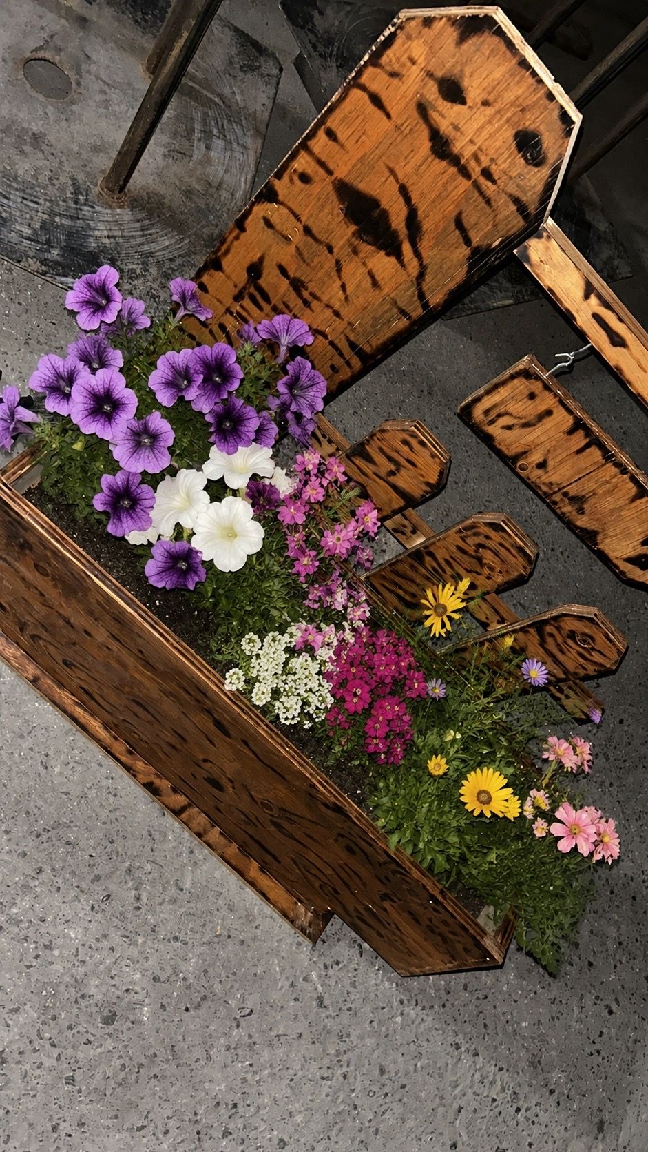 If your ISO flower beds , flower bed bench , Flower pot holders as the one shown and any other kind message me