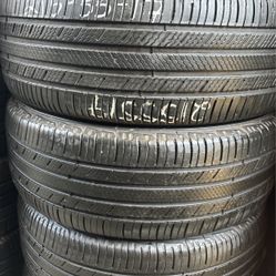 Set Of Tires (4) 215-55-17 Michelin