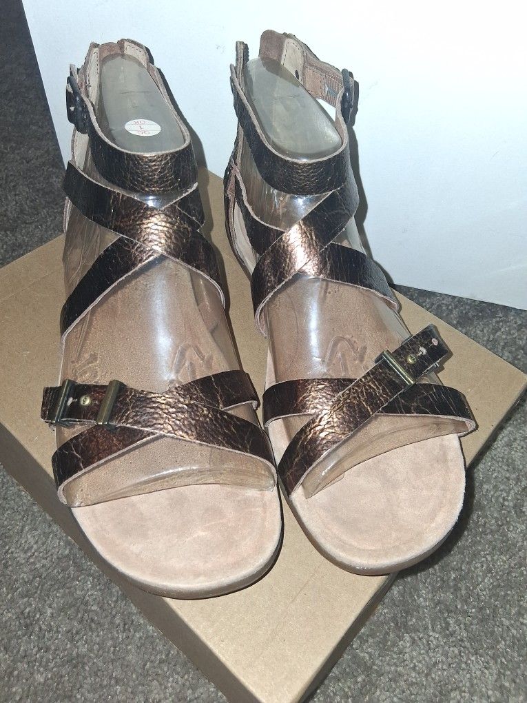 Brand New Ugg Sandels