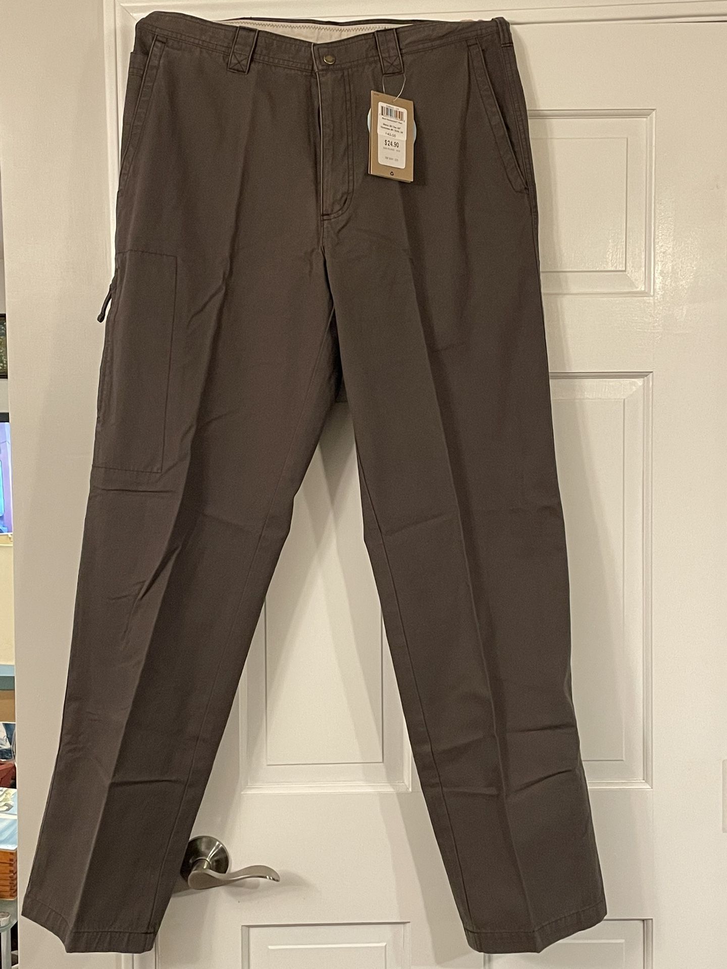 Brand New Men’s Columbia Dark Gray Omni- Shade UPF 15, 36 x 34, with tags