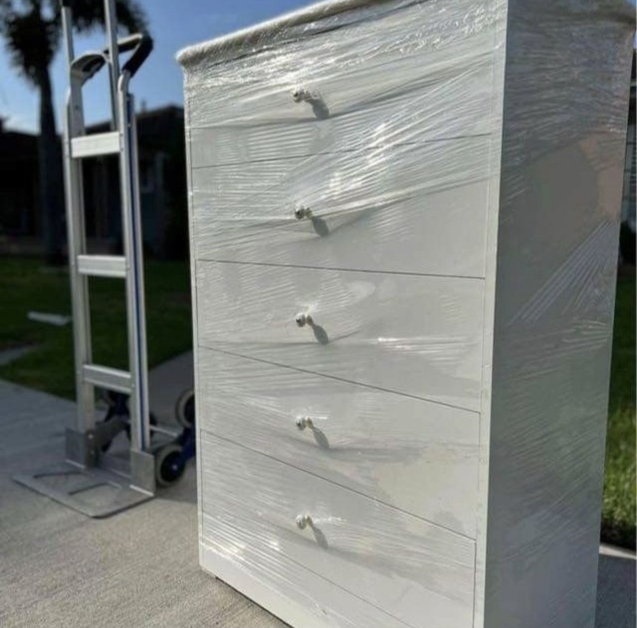 New White 5 Drawer Dresser