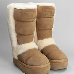 UGG SIZE 6 